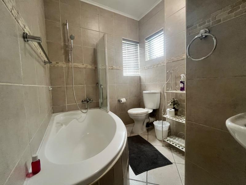 3 Bedroom Property for Sale in Reebok Western Cape
